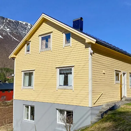5 Bedroom Awesome Home In Valldal
