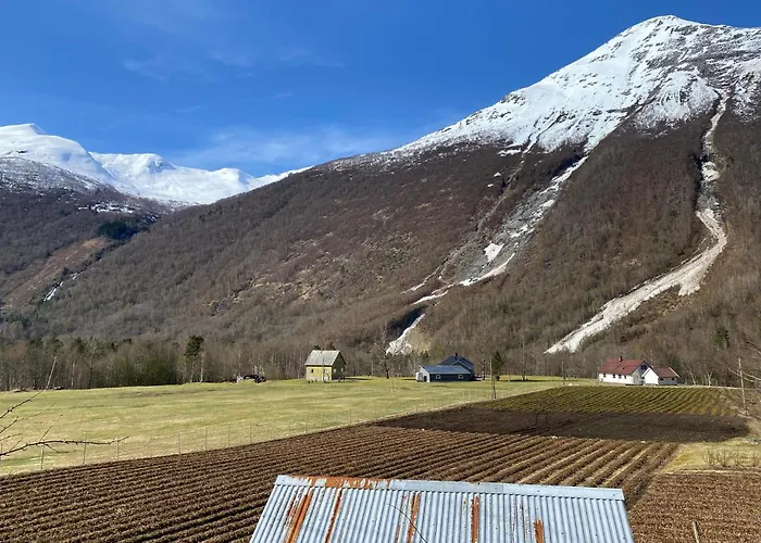 4 Bedroom Gorgeous In